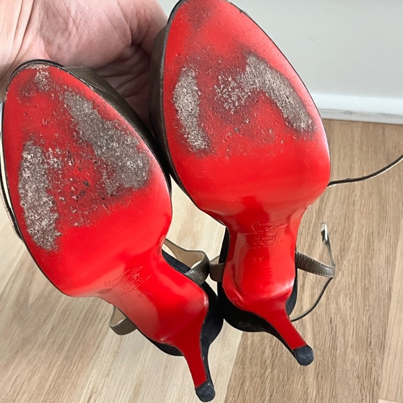 Christian Louboutin Ernesta T-Strap Peep Toe Heels EU 39 - Picture 3 of 5